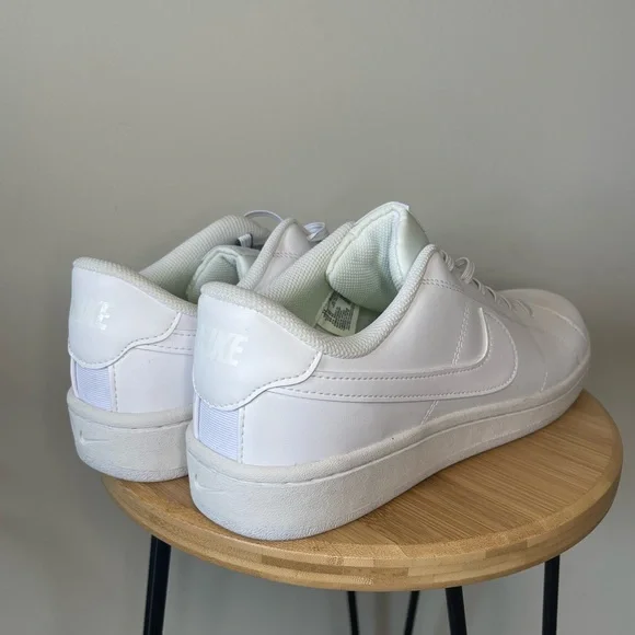 👟 White Nike Sneakers 👟 - Picture 4 of 8